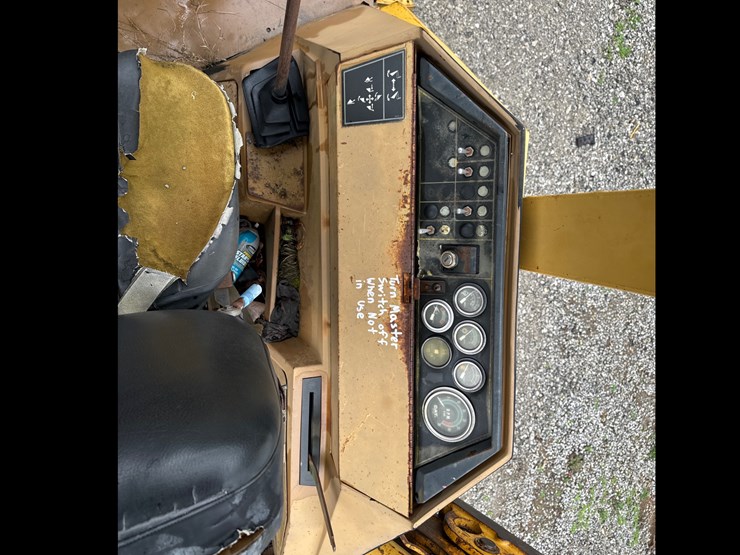 caterpillar-416-image-9