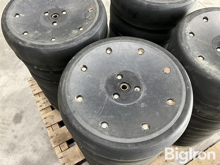 john-deere-xp-planter-row-unit-depth-gauge-wheels-image-14