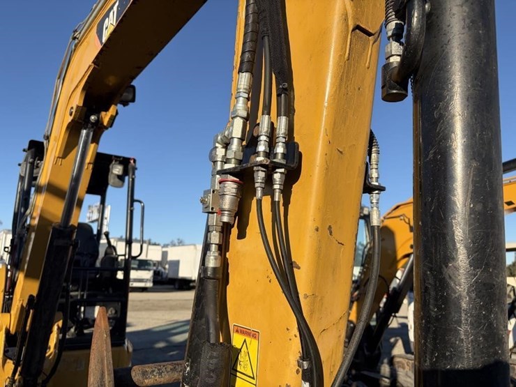 2017-caterpillar-305.5e2-cr-image-12