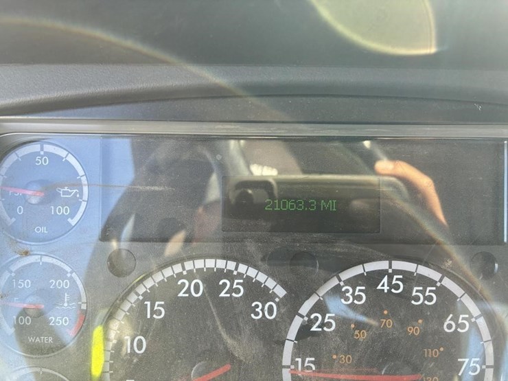 2021-freightliner-dump-truck-image-24