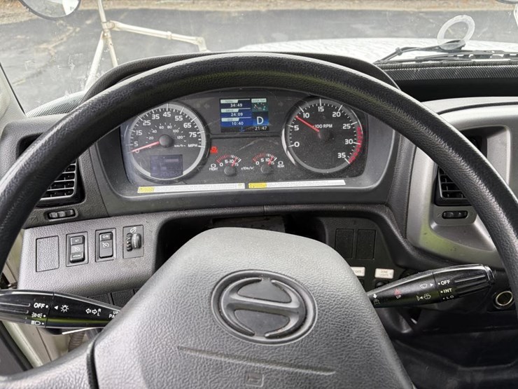 2016-hino-box-truck-image-18