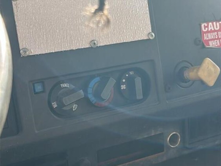 1995-international-4700-image-16