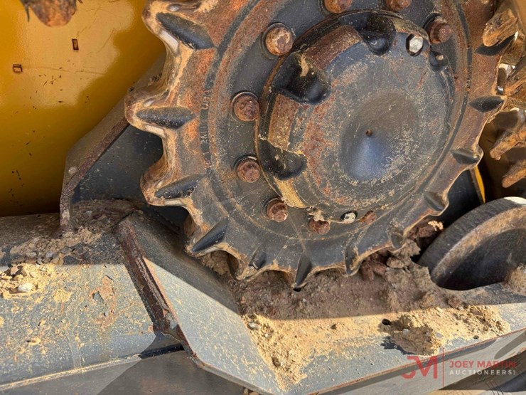 2022-deere-317g-image-9