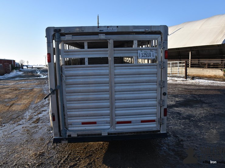 2019-featherlite-24'-t/a-aluminum-livestock-trailer-image-6