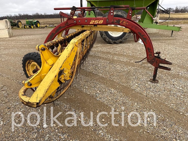 new-holland-258-image-4