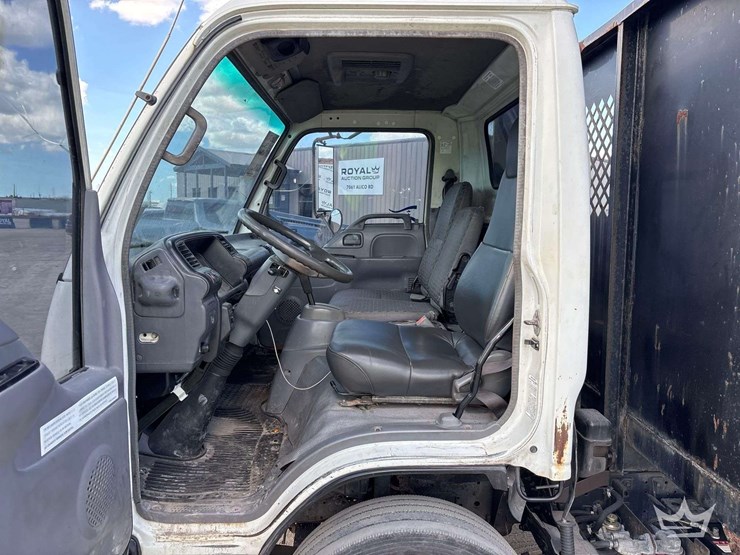 2007-chevrolet-w5500-image-13