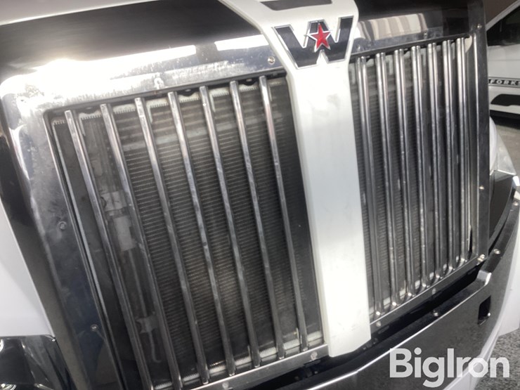 2022-western-star-5700xe-image-16