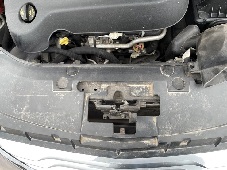 #111-•-2013-chrysler-200-(nm-title)-image-48