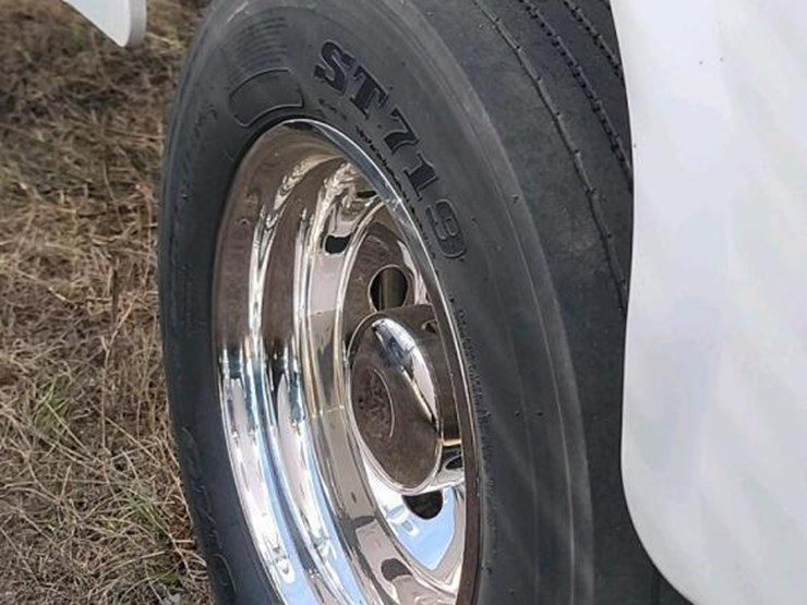 2017-ford-f550-image-18