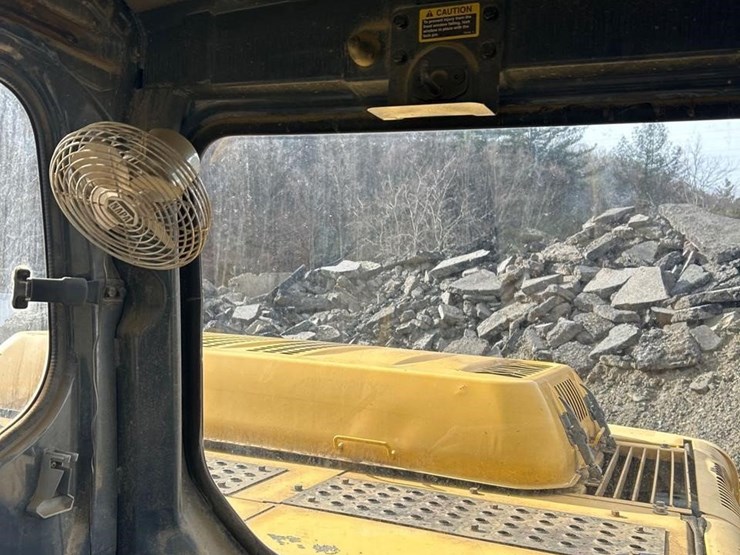 2002-deere-230c-lc-image-14