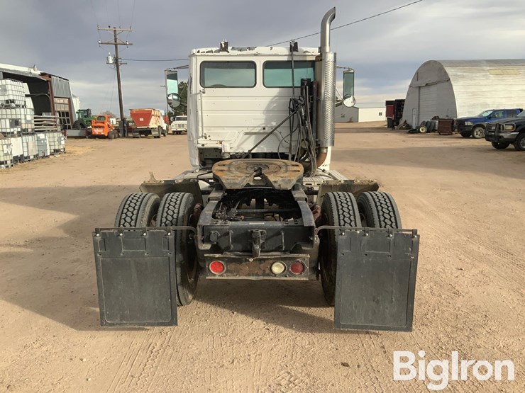 1999-freightliner-fl112-image-6