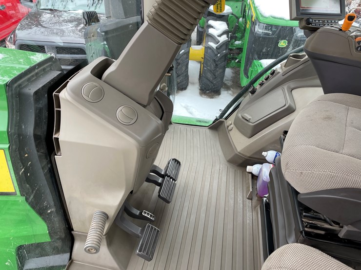 2020-john-deere-8r-340-image-47
