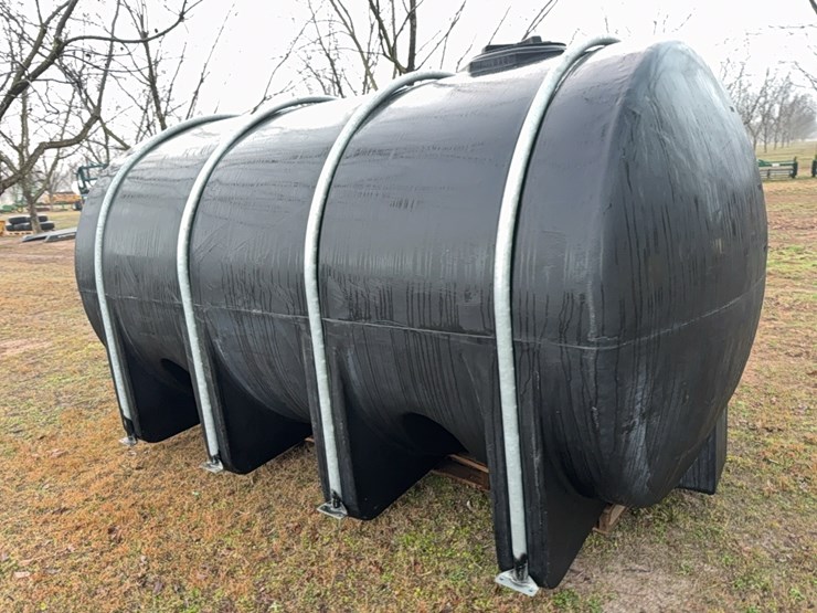 3235-gallon-black-poly-tank-with-straps---brand-new!!!-never-had-anything-in-it-and-has-been-inside-the-shed-since-bought-image-11