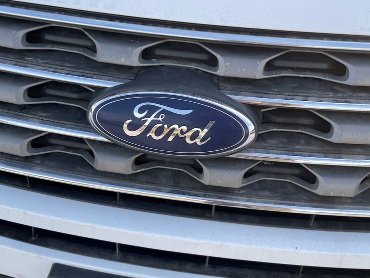 2017-ford-explorer-image-33