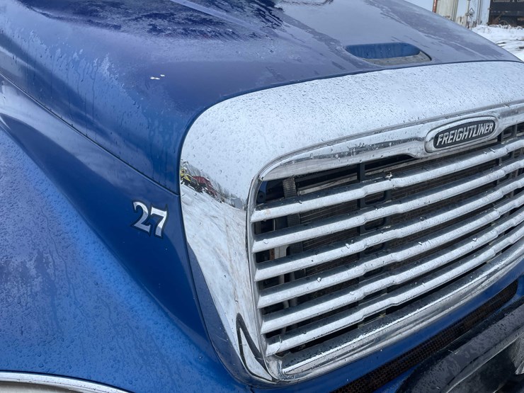 #308-•-2005-freightliner-columbia-semi-tractor-(has-wi-title)-(denmark,-wi)-image-14