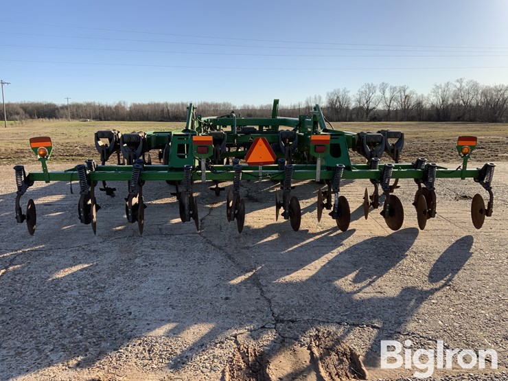 2014-john-deere-2700-image-6