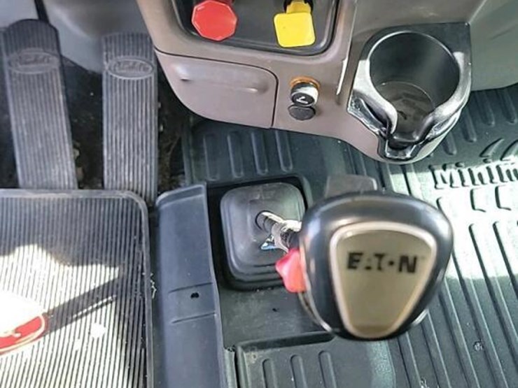 2016-peterbilt-389-image-26