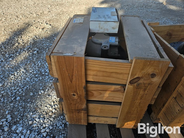 miller-21.44434.5-hydraulic-drive-wheel-motor-image-2