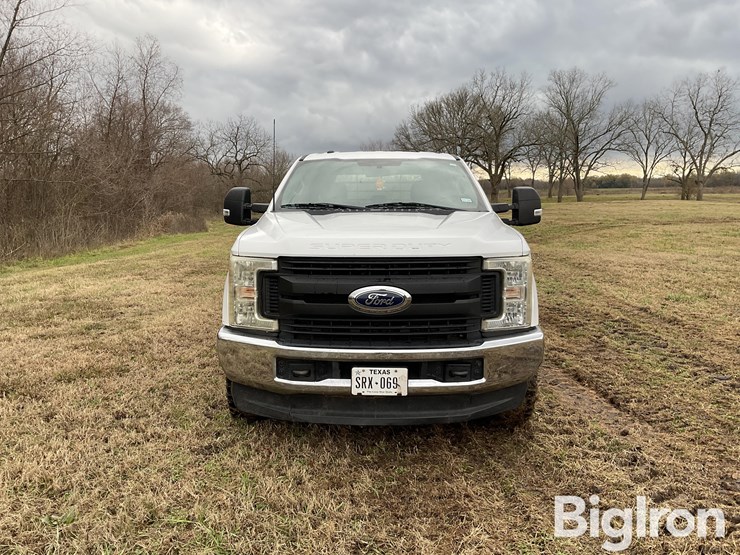 2017-ford-f250-xl-image-2