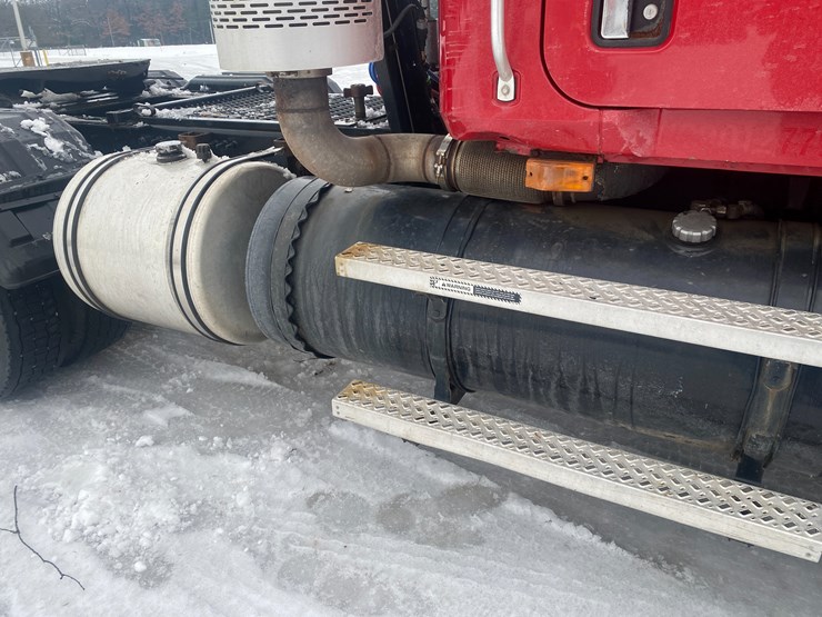 #302-•-2009-mack-gu713-semi-tractor-(has-wi-title)-(mosinee,-wi)-image-40