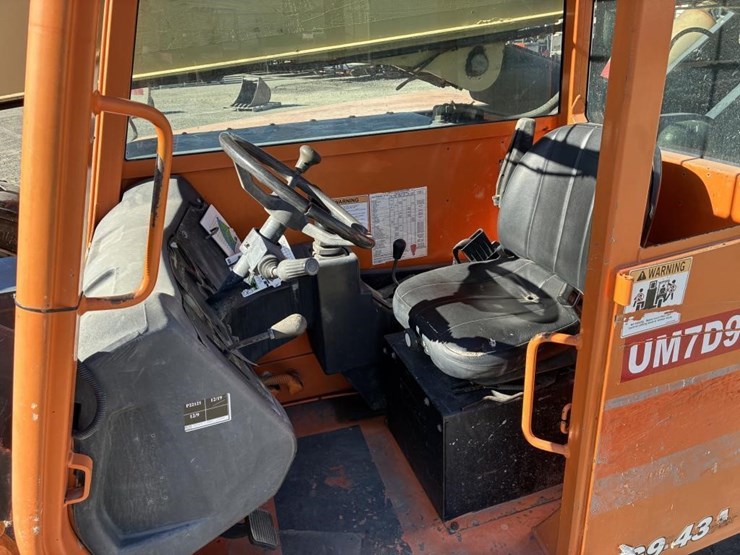 2006-jlg-g9-43a-image-18