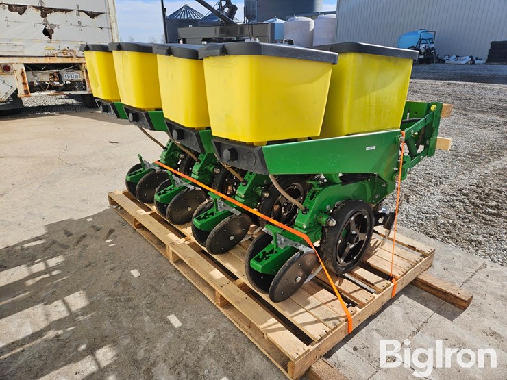 john-deere-max-emerge-plus-row-units-w/precision-planting-v-drives-image-5