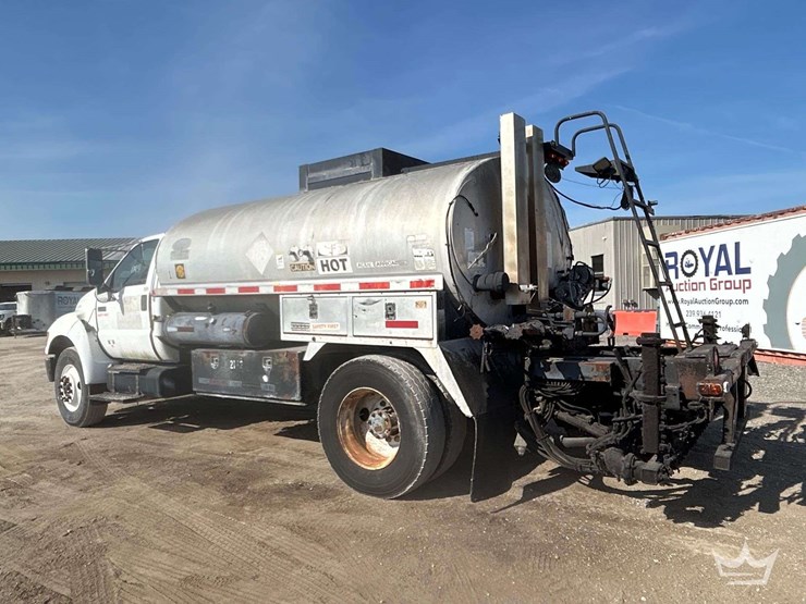 2011-ford-f750-image-4