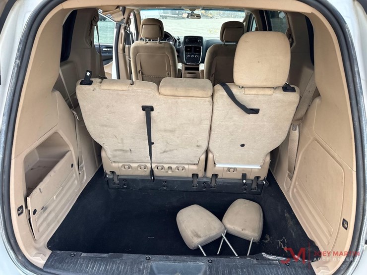 2015-dodge-grand-caravan-image-9