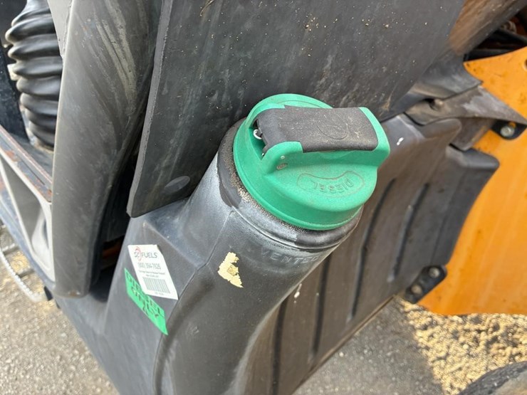 2014-jcb-telescopic-reach-lift-image-9