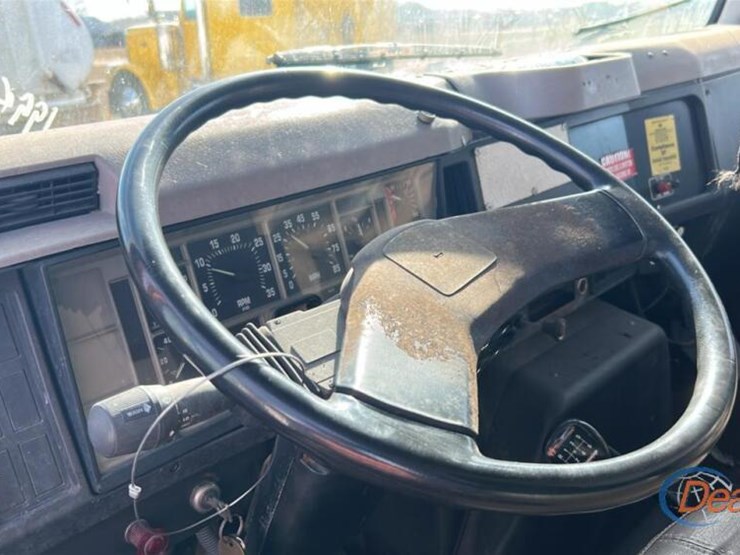 1995-international-4700-image-13