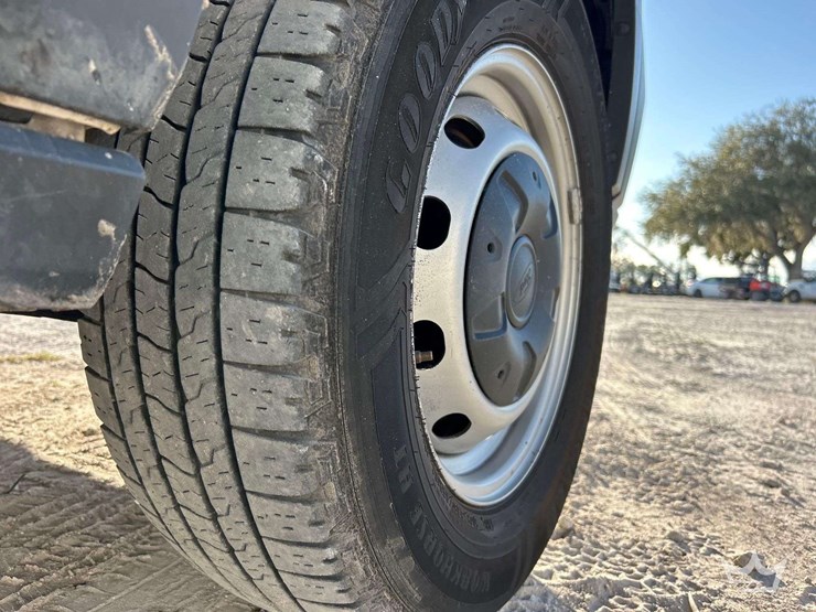 2017-ford-transit-image-28