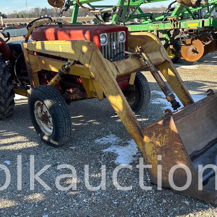 2777 - IH 504 TRACTOR (NO TAG)