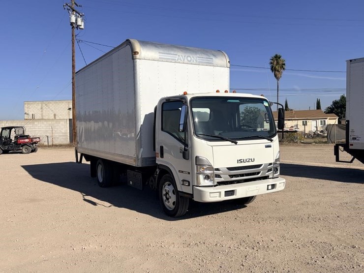 2023-isuzu-nrr-image-2