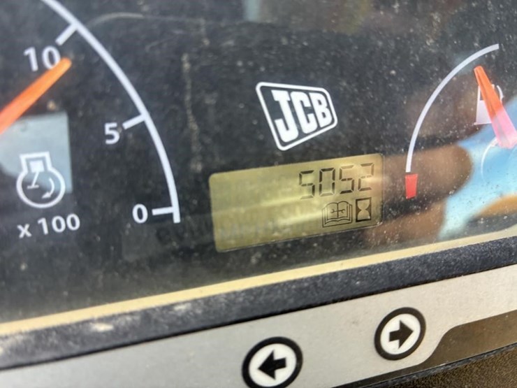 2014-jcb-telescopic-reach-lift-image-18