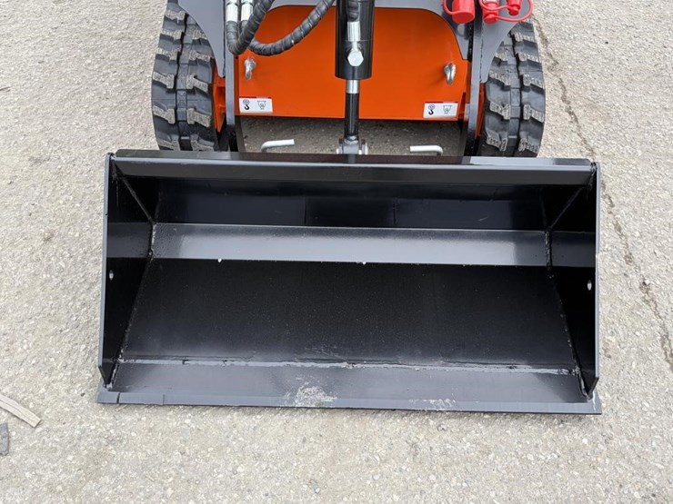 2025-sdlool-sl36c-skid-steertrack-loader-image-5