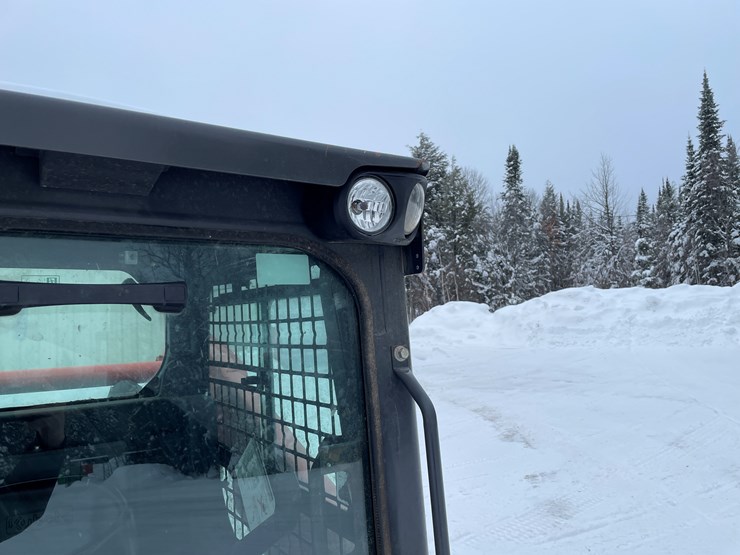 2022-kubota-ssv65-image-34