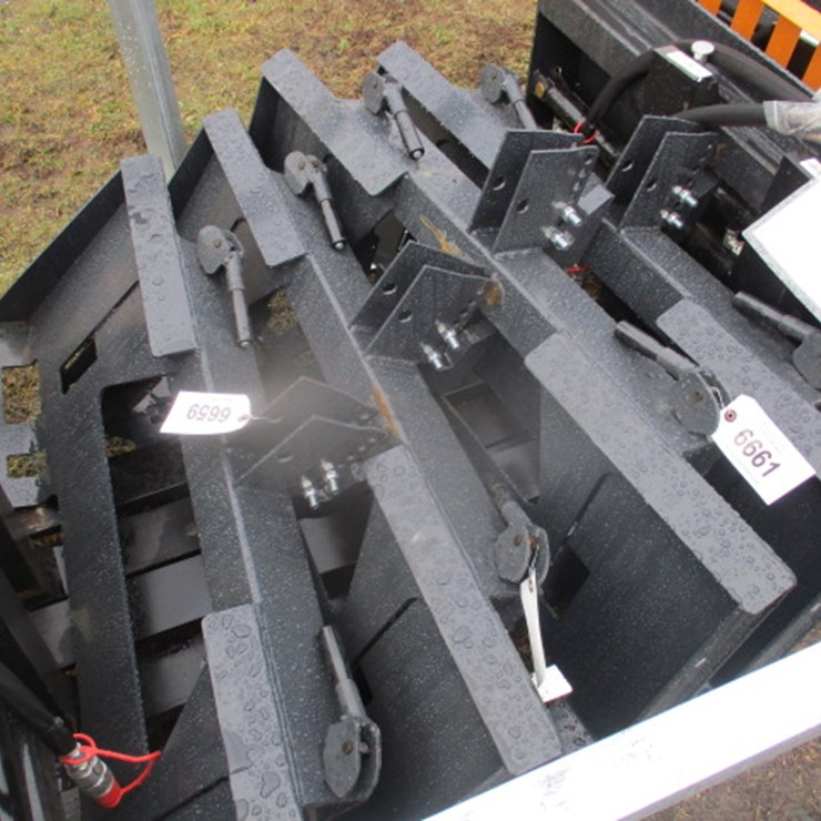 #6661 • 3 Point Quick Tach Unused 2025 3 Point Quick Tach Adapt Universal Skid Steer Quick Tach to Category 1 & 2, 3 Point Quick Hitch. - Reinforced with 3.25"x3.25” tubular steel. - Lightweight design saving on your loaders lifting capacity. - Adjustable t