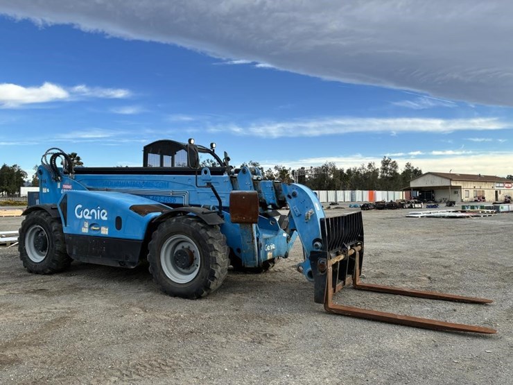 2015-genie-gth-10telescopic-reach-lift-image-2