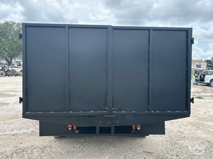 2016-isuzu-npr-image-26