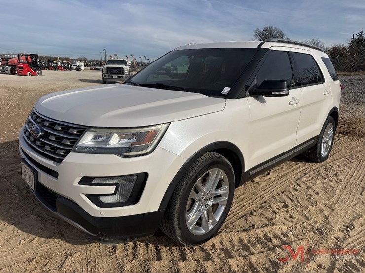 2017-ford-explorer-xlt-image-4