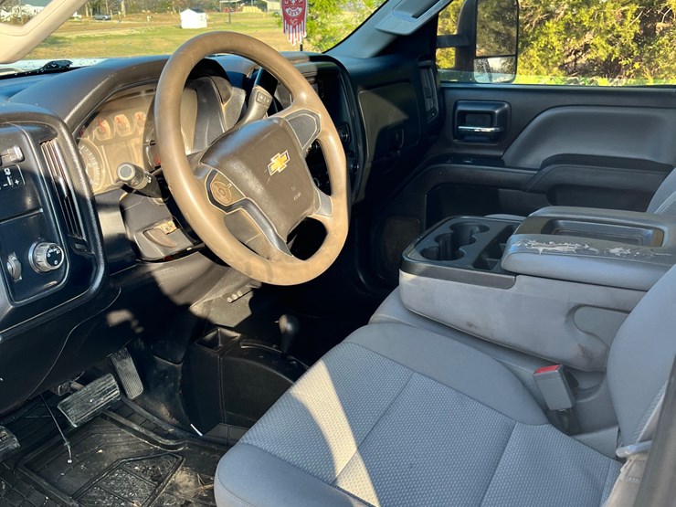 2015-chevrolet-2500-image-8