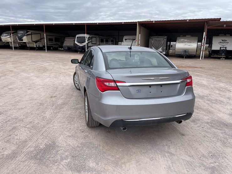 #111-•-2013-chrysler-200-(nm-title)-image-7