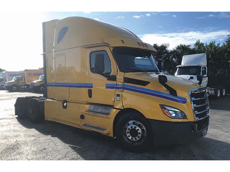 2020-freightliner-cascadia-126-image-1