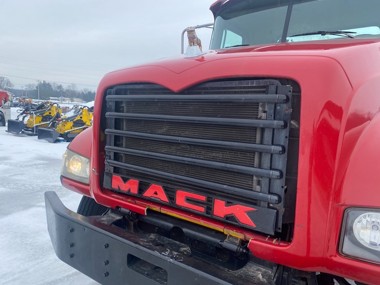 #302-•-2009-mack-gu713-semi-tractor-(has-wi-title)-(mosinee,-wi)-image-25