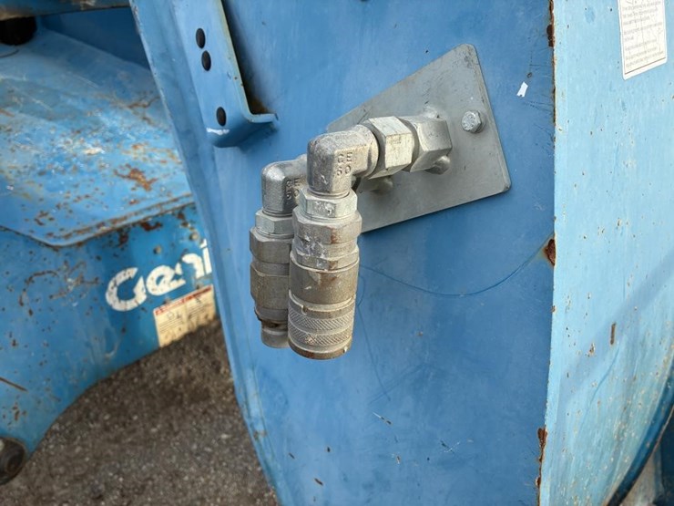 2015-genie-gth-10telescopic-reach-lift-image-8