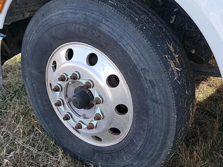 2016-peterbilt-579-image-14