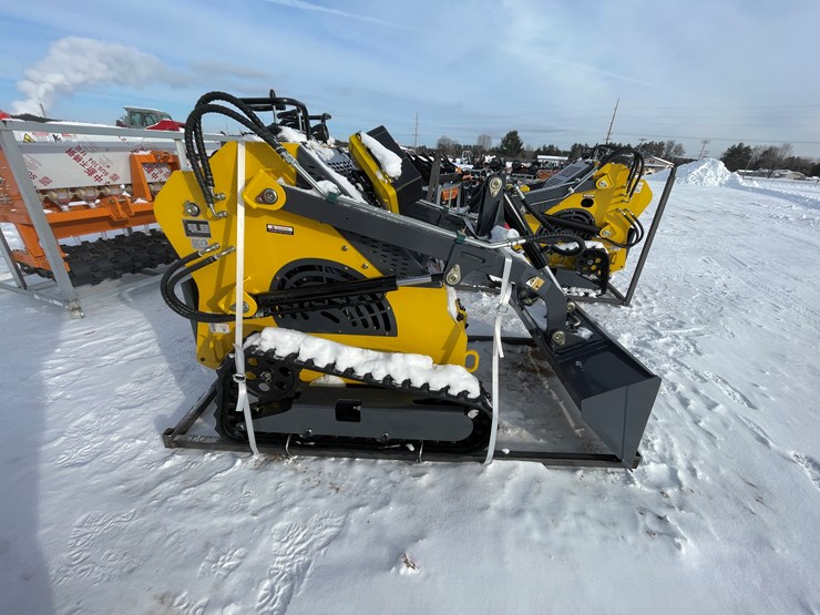 #156-•-landhero-mini-skid-steer-loader-(mosinee,-wi)-image-4