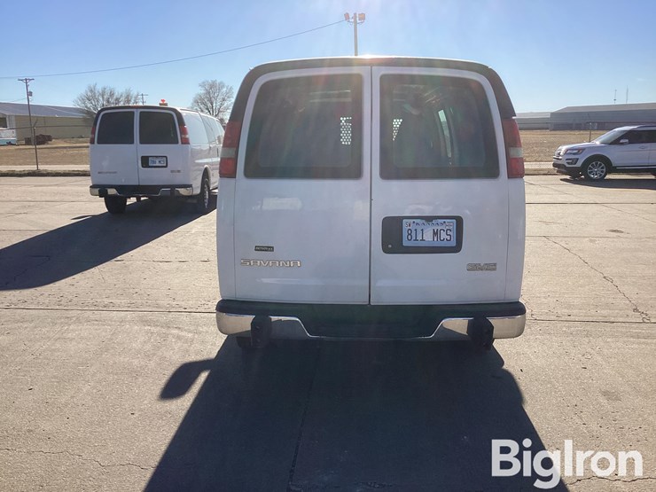 2017-gmc-2500-image-6