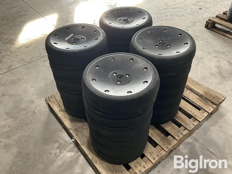 john-deere-xp-planter-row-unit-depth-gauge-wheels-image-5