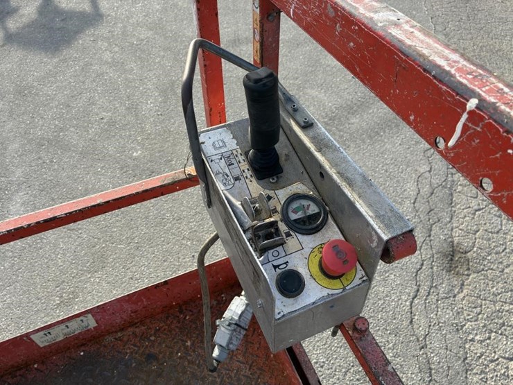 2011-skyjack-sjiii4632-image-12